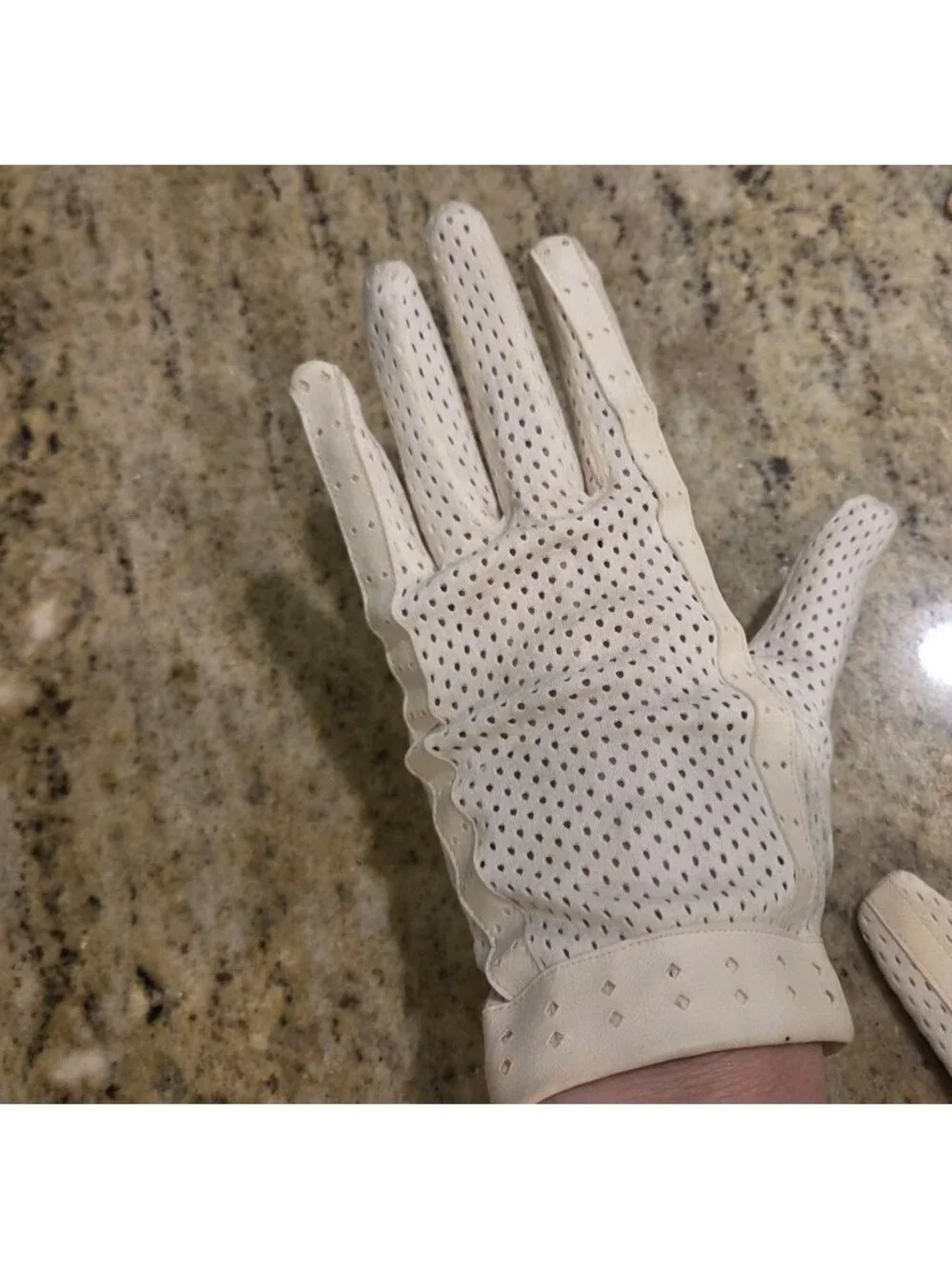 Vintage Womens Size 6.5 M/L Off-White Cotton Mesh Leather Stripe Gloves